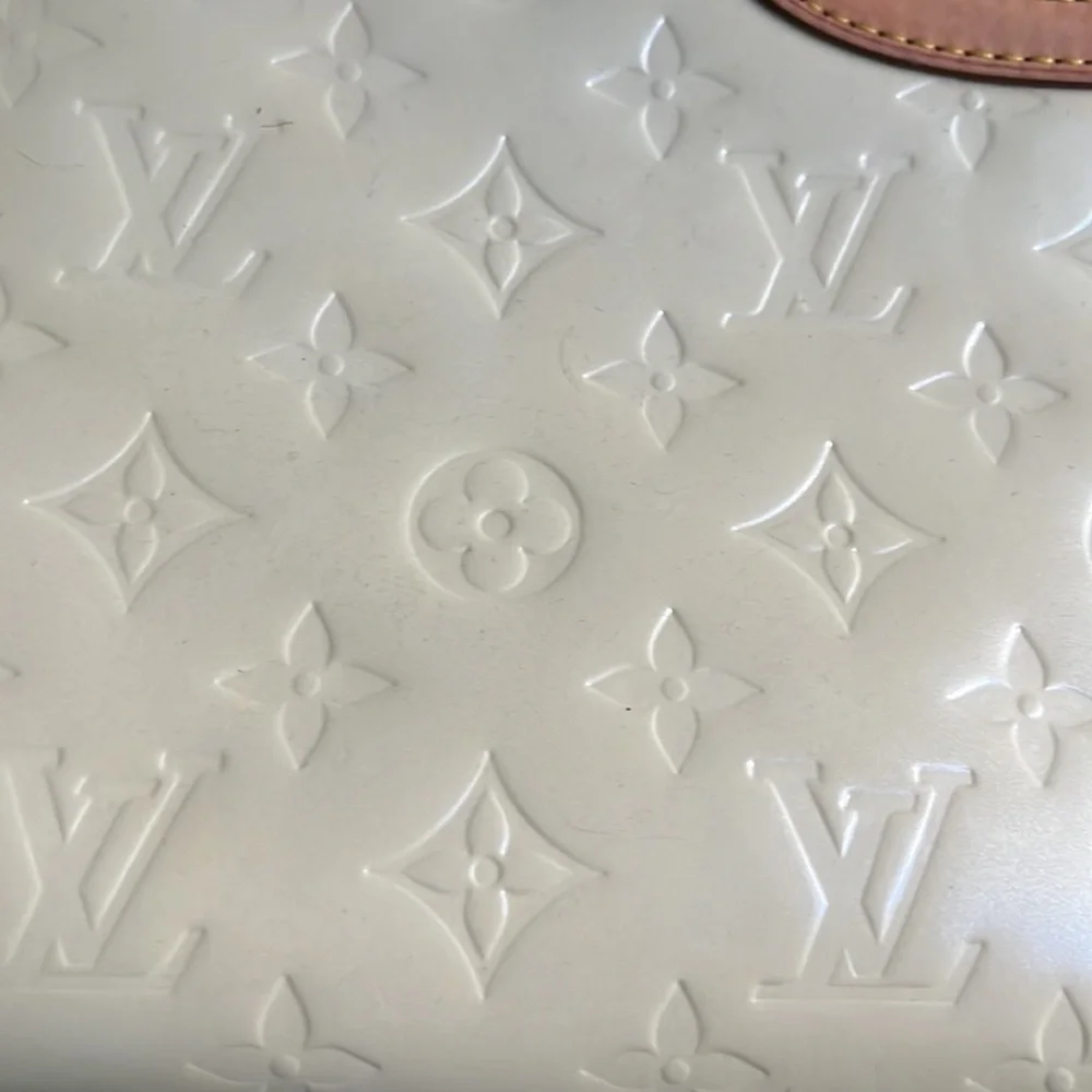 Authentic LOUIS VUITTON DUNE MONOGRAM VERNIS ROXBURY​ - Picture 5 of 10